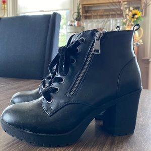 Mossimo black heeled booties
